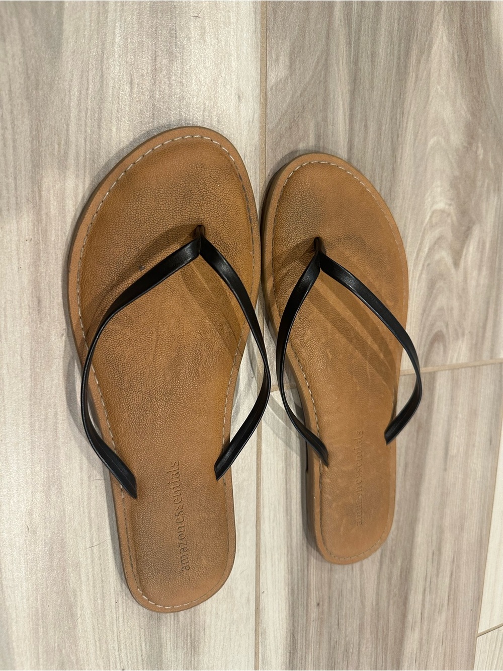 Amazon Essentials Brown Footbed Flip Flop Sandals with Black Straps